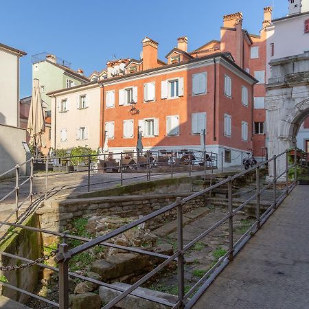 Casa Vacanze Penelope In Centro Storico Trieste Luaran gambar