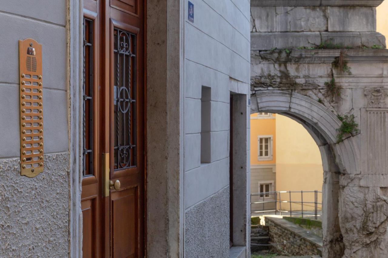 Casa Vacanze Penelope In Centro Storico Trieste Luaran gambar