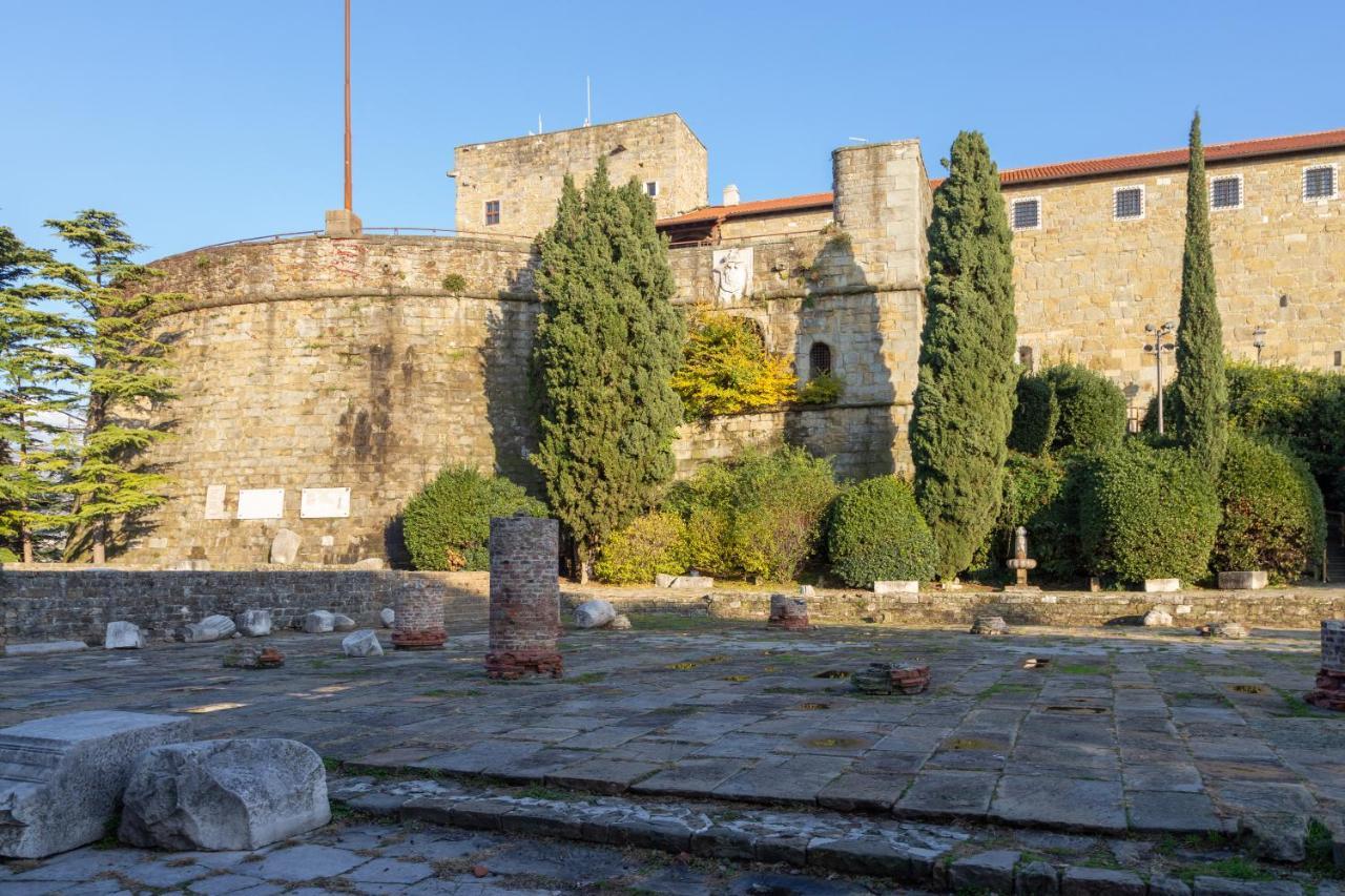 Casa Vacanze Penelope In Centro Storico Trieste Luaran gambar