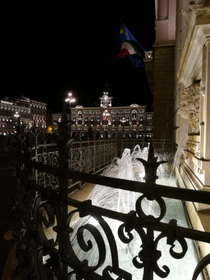 Casa Vacanze Penelope In Centro Storico Trieste Luaran gambar